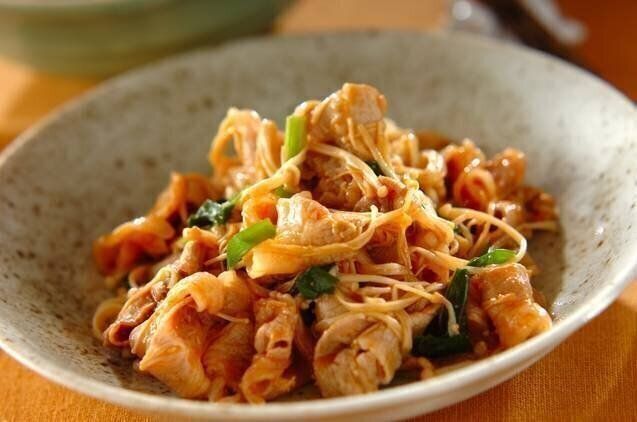 豚しゃぶとエノキのコチュジャン和え