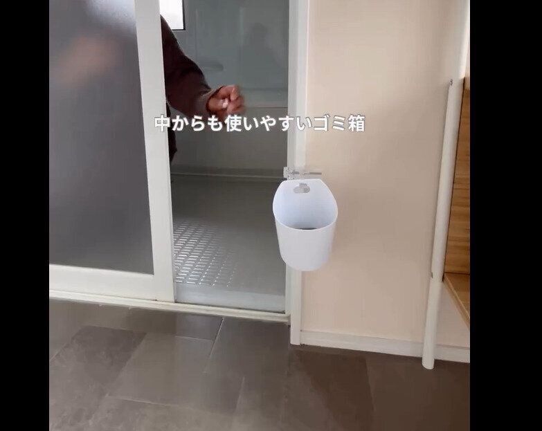 【セリア】どこでもつけられる！縦にも横にも使えるかもいフック