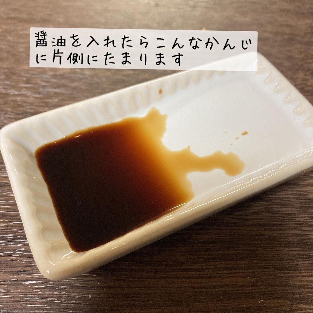 セリアの「醬油皿　窯変しのぎ」