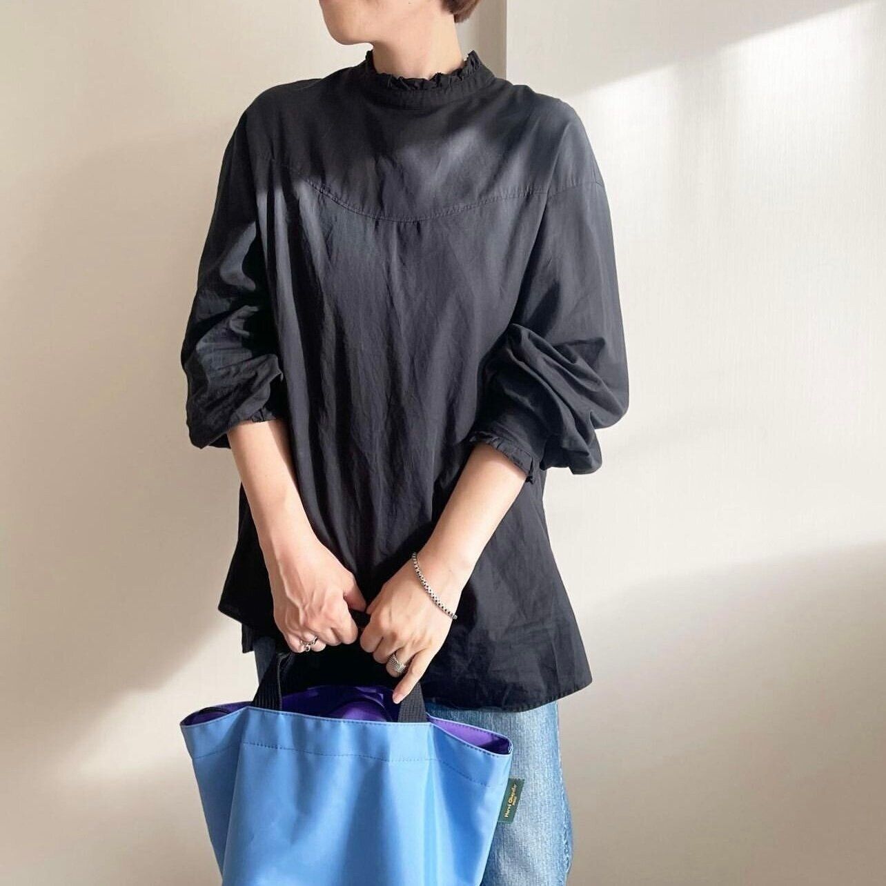 ふんわり黒ブラウスコーデ