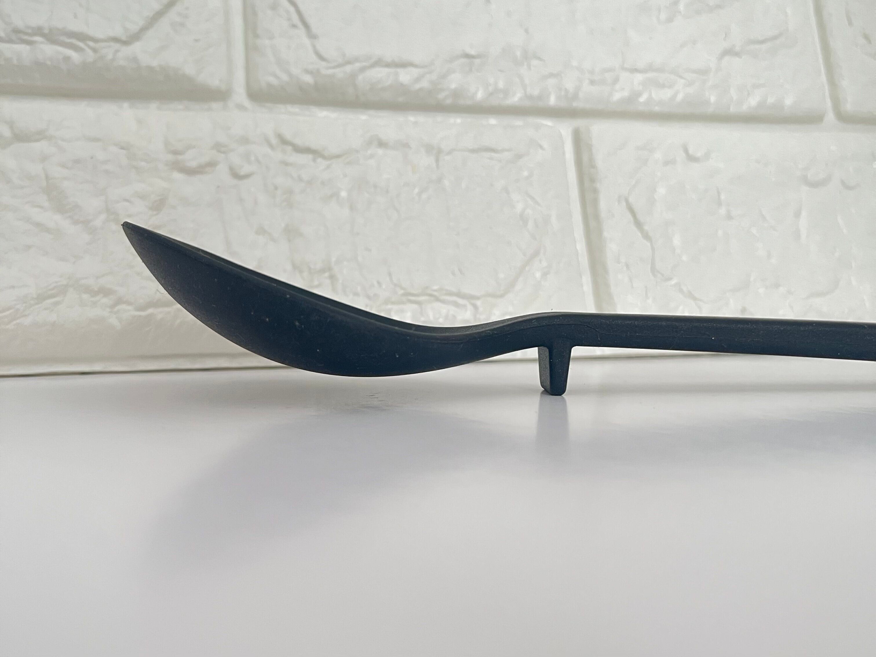 先が浮いているツール