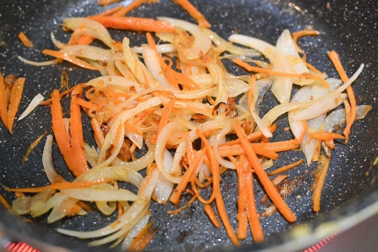 炒めた玉ねぎとにんじん