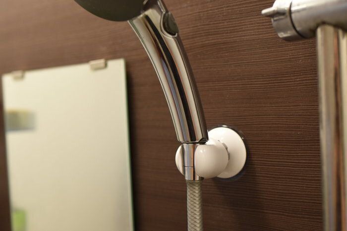 シャワーヘッドホルダーの高さってむずかしいですよね。そんなときには、シャワーヘッドホルダーを追加で設置するのはいかがでしょうか？