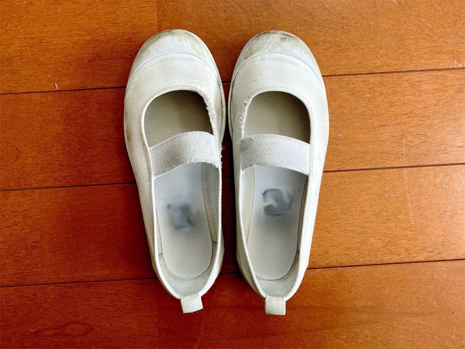 家事の裏ワザ 上履きを真っ白に洗う方法 サンキュ