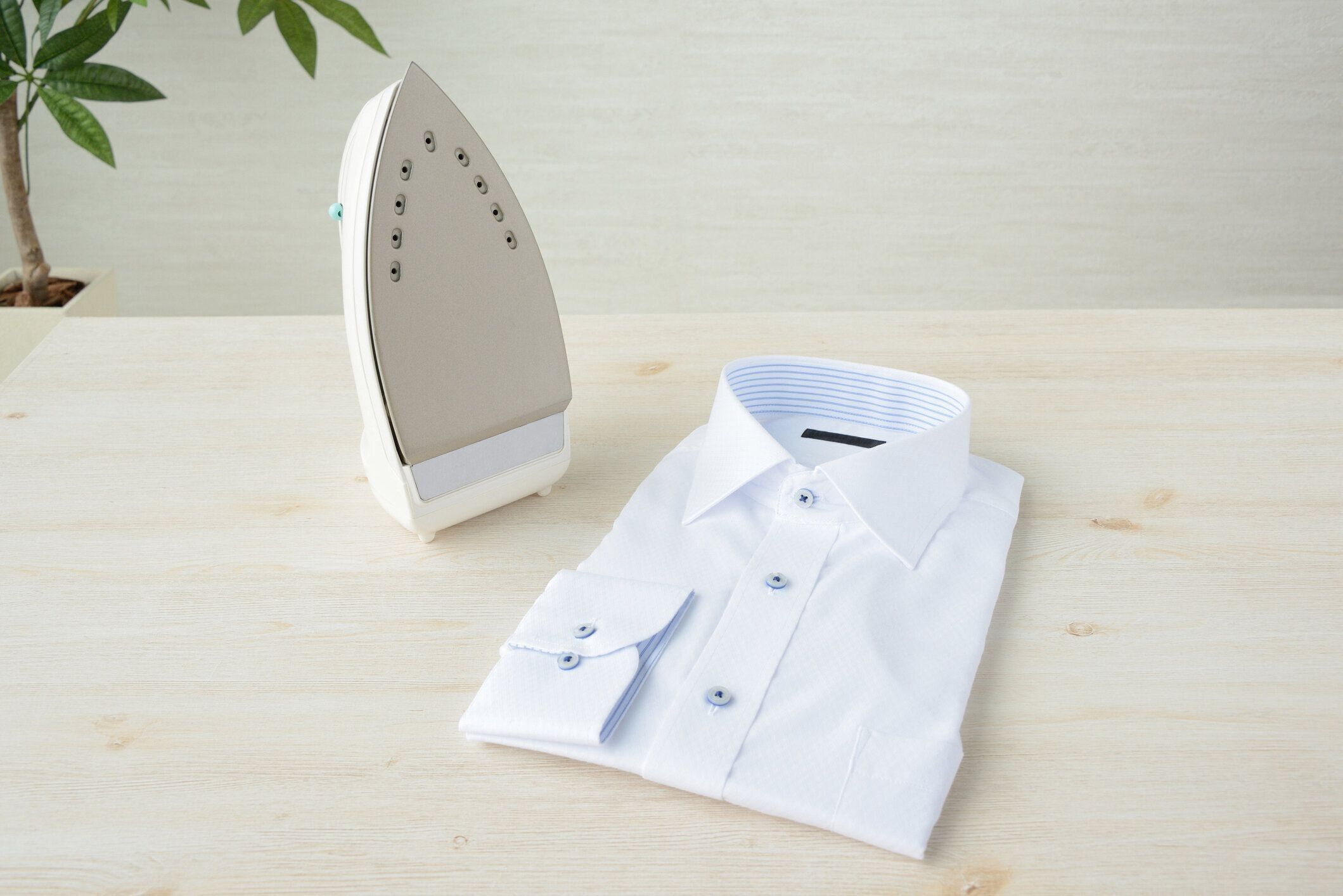 洗浄の長袖シャツと鉄