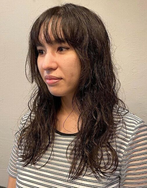 クセ毛を活かしたスタイリング！ナチュラルセミロング