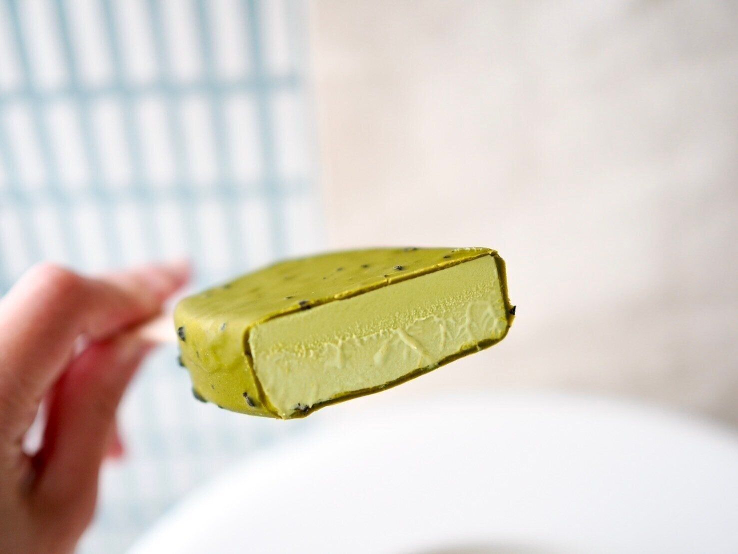 シャトレーゼ「ピュルテ　濃い宇治抹茶」断面写真