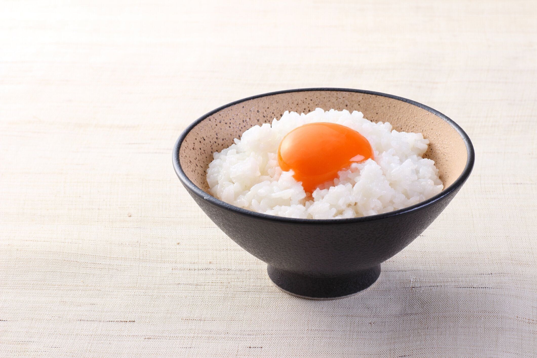 ご飯の上に生卵