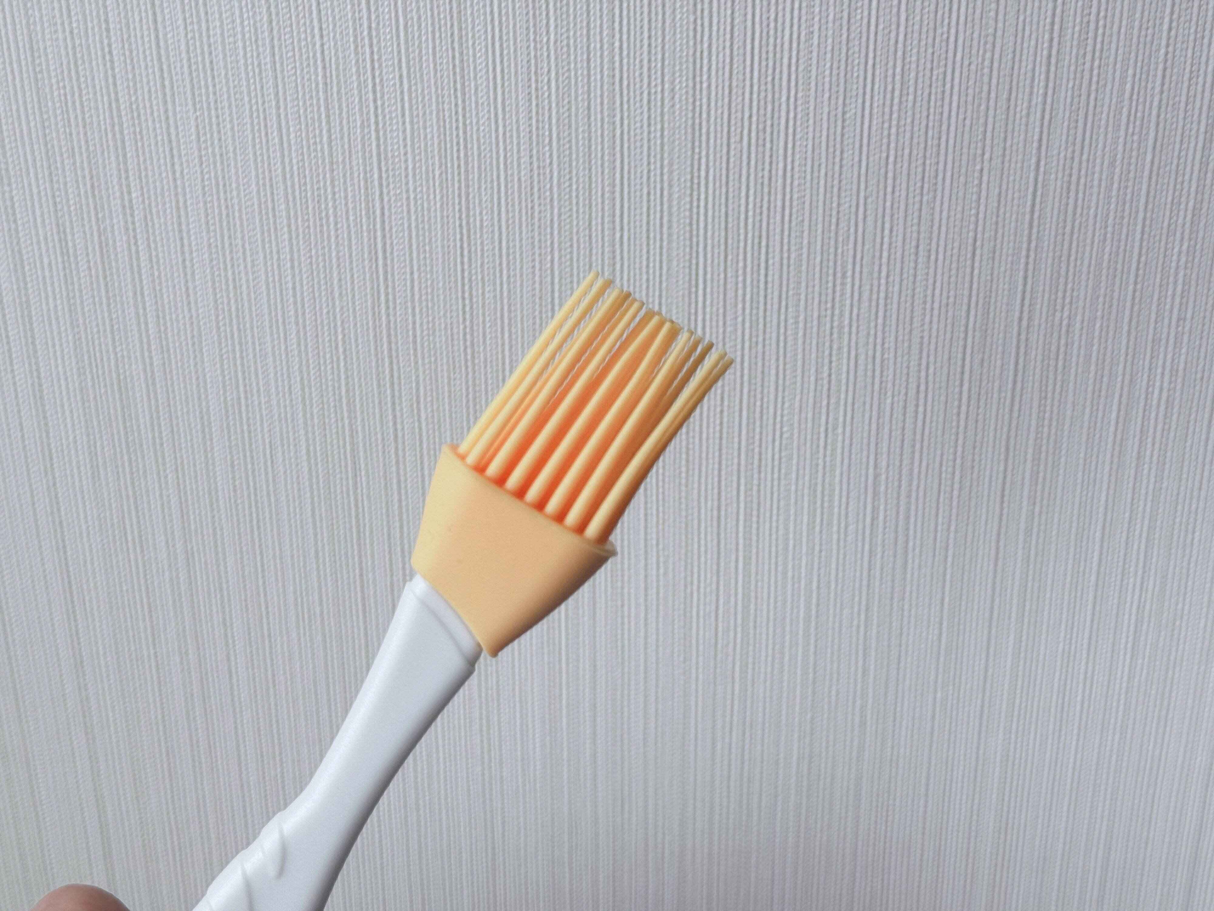 3．シリコンペストリーブラシ