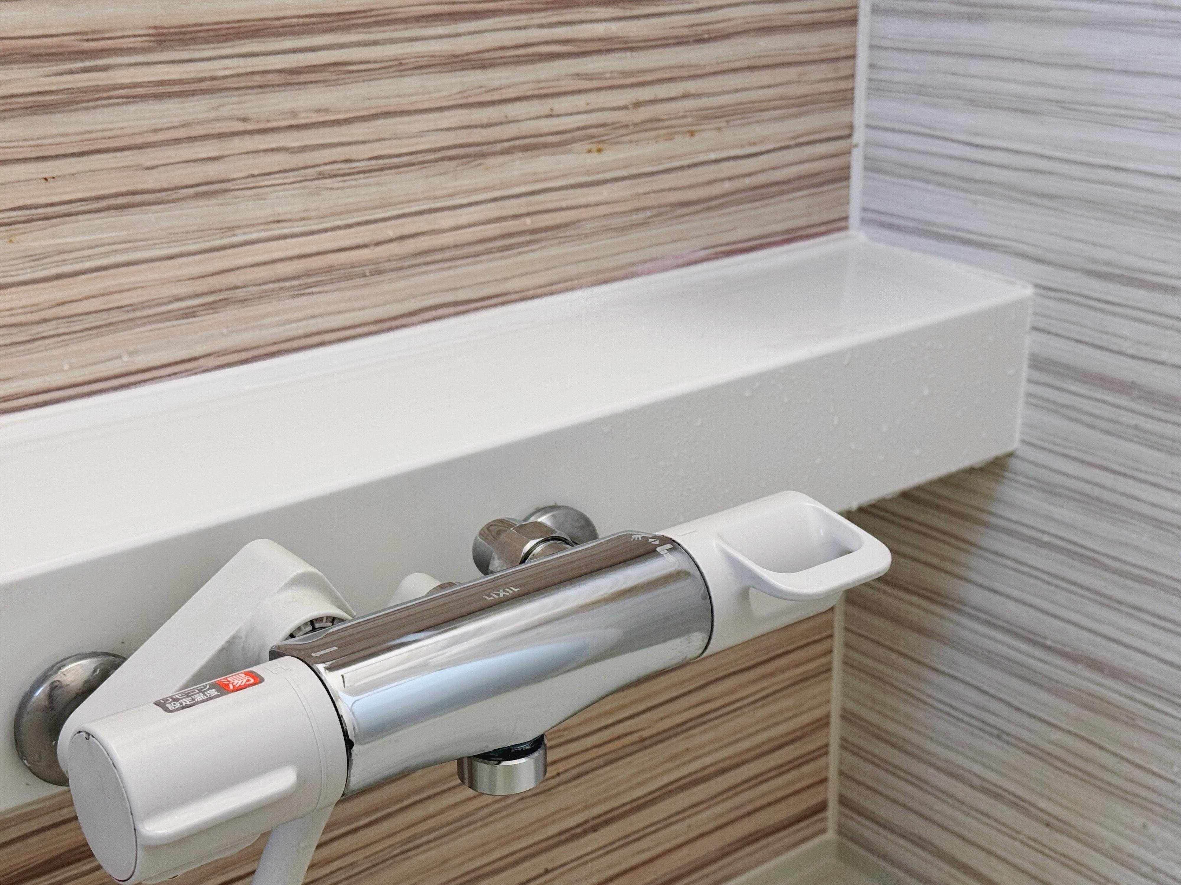 お風呂場のしつこい水垢汚れが驚くほどカンタンに落ちたアイテム