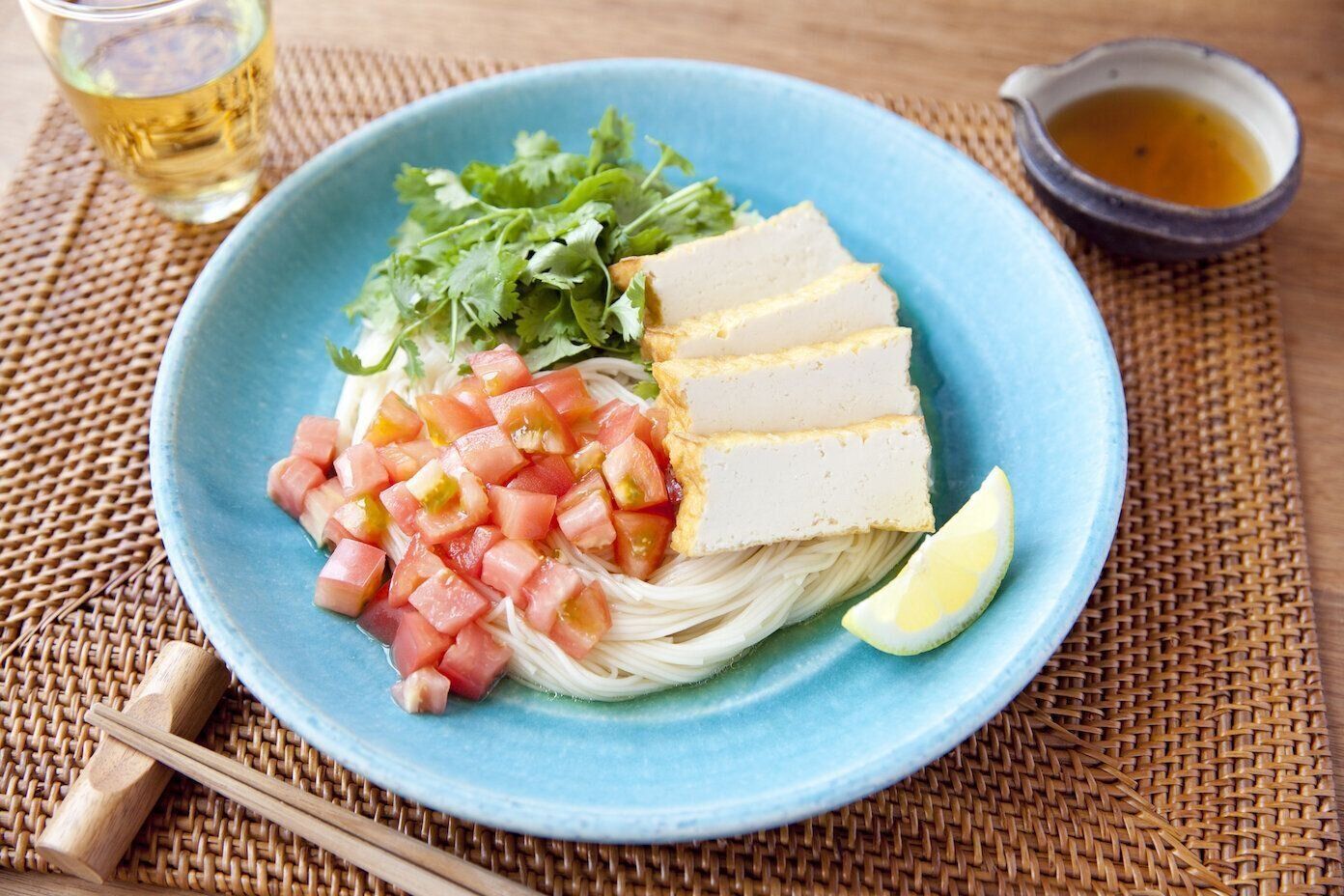 簡単10分！トマトと厚揚げのエスニックそうめん