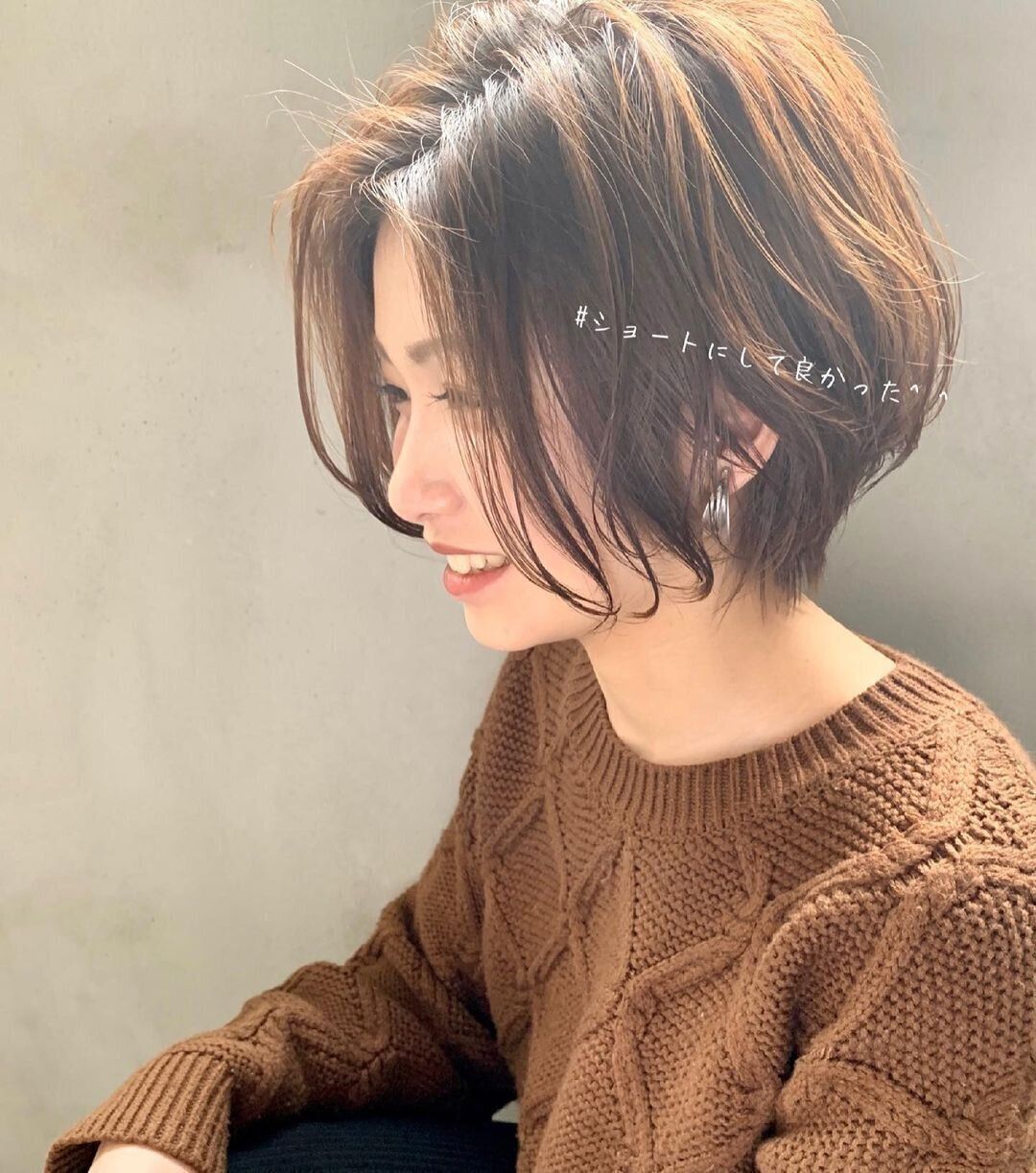 40代女性にもおすすめ！小顔効果もバッチリ！ウェーブショートで簡単ひし形シルエット