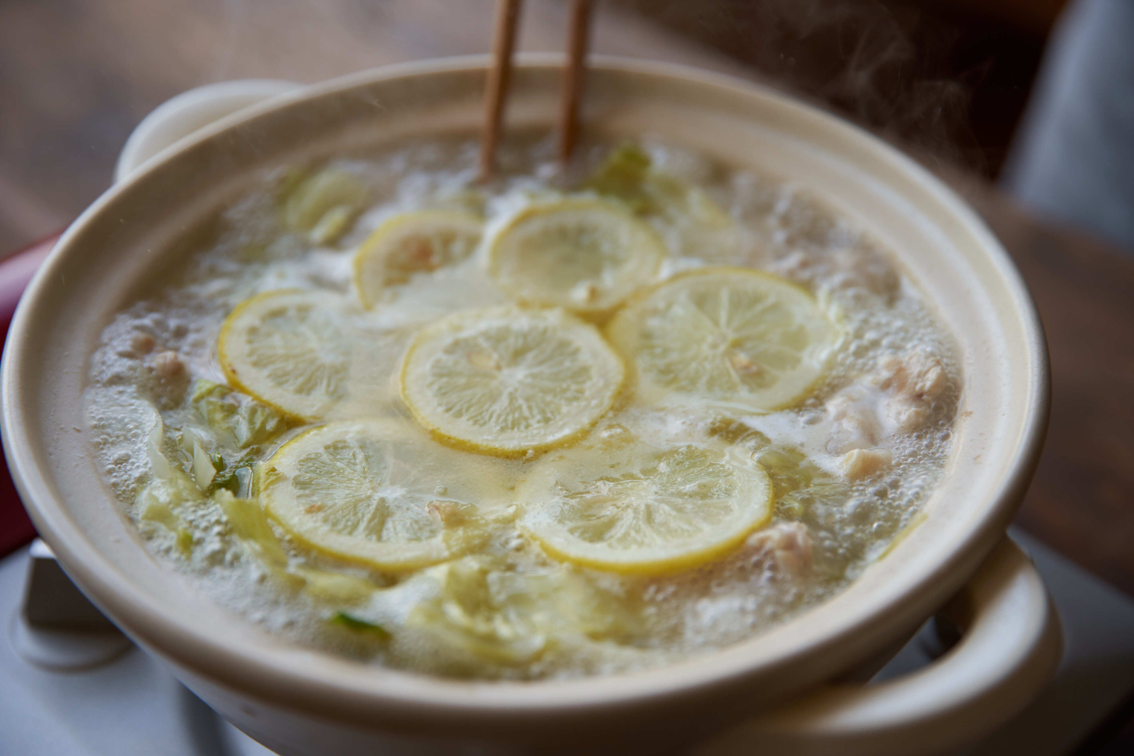 鶏手羽キャベツの塩レモン鍋
