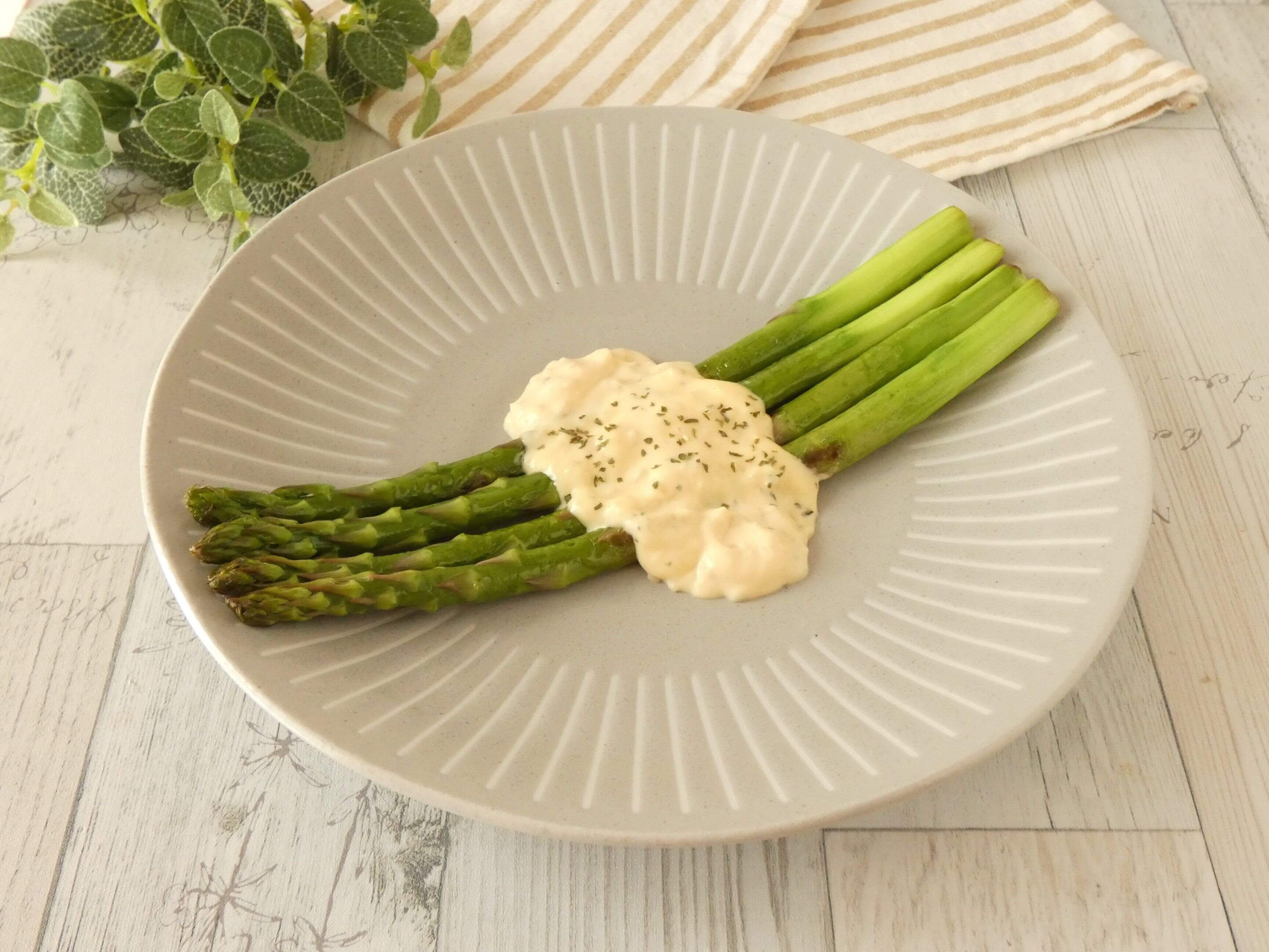 アスパラガスのタルタルソースがけ