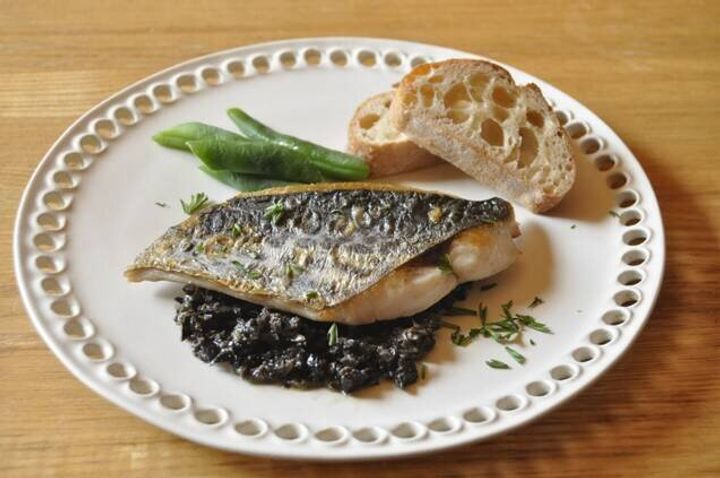 タプナードを添えた魚のソテー