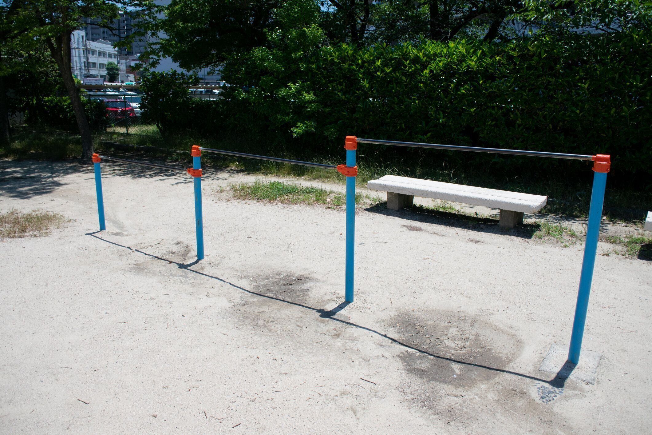 公園内の遊具。スライド付きシーン