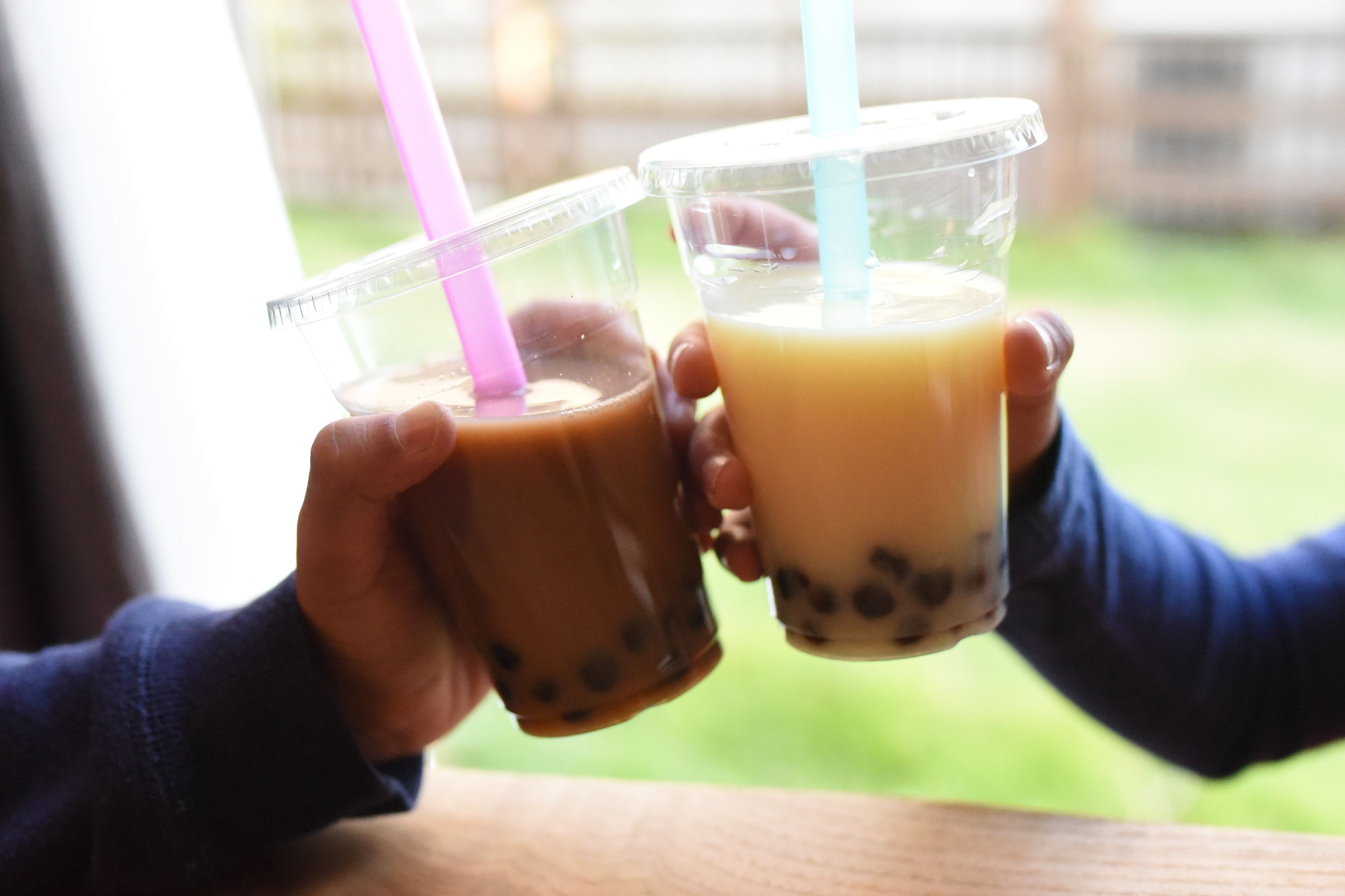 タピオカドリンク用の太いストローや容器は、100円ショップで購入。