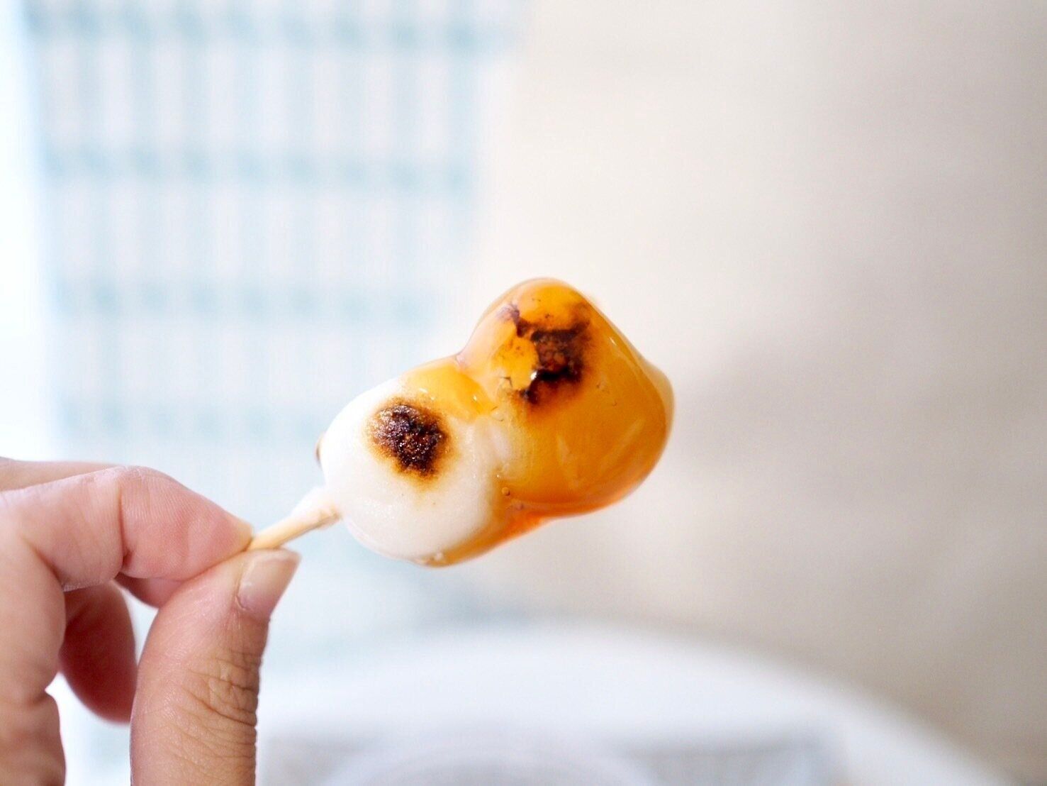 シャトレーゼ「あわせ醤油の炙りみたらし団子カップ入」商品写真