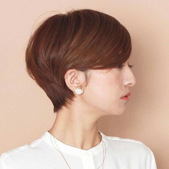 40代女性に似合うふんわりショートヘアスタイル!横流しショートでヨーロッパ風に