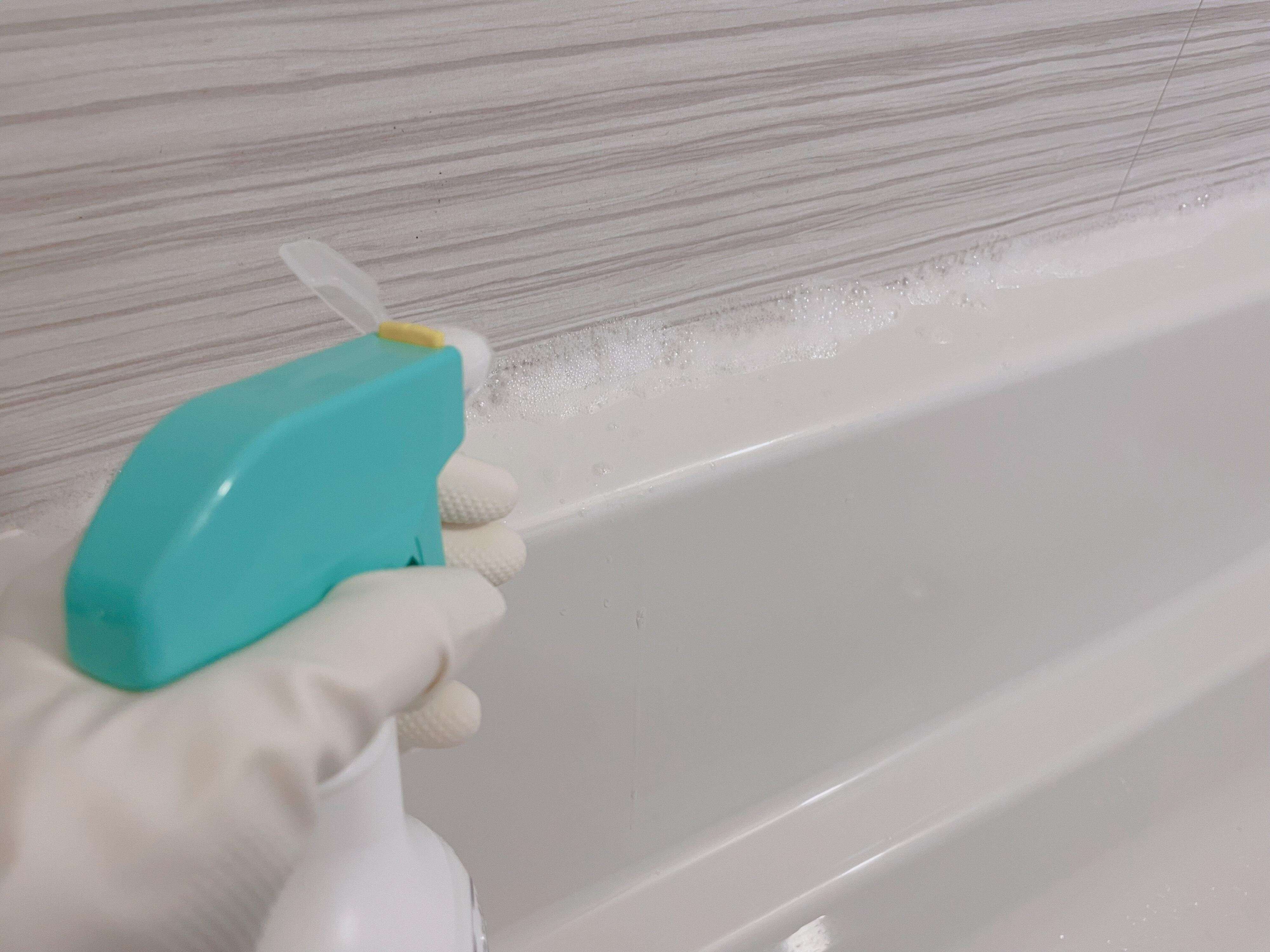 風呂フタ掃除とゴムパッキンは泡ハイターをかけて流すだけ