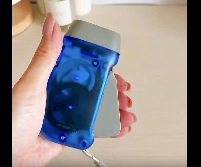 【ダイソー】電池不要！3LEDライト手動発電