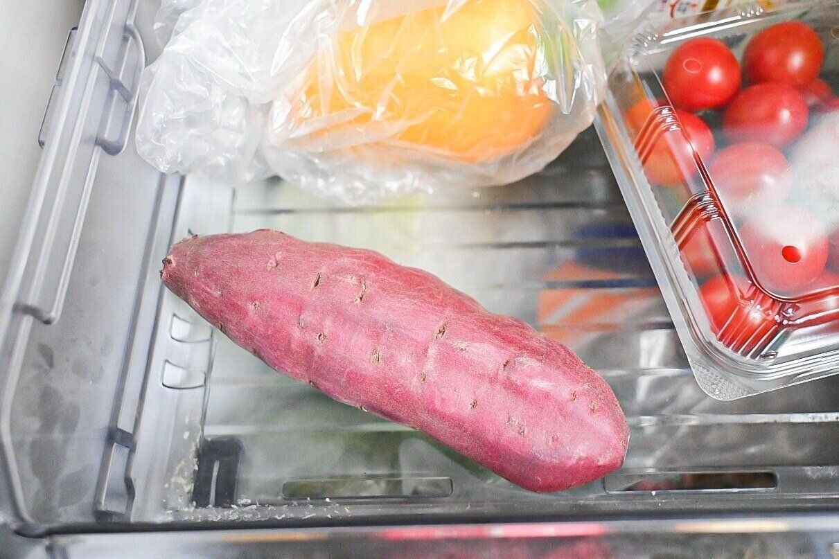 冷蔵庫に入ったさつまいも