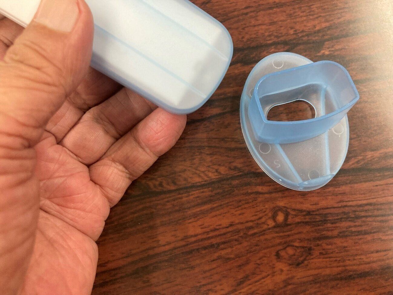 「これ安っ…！」ダイソーの330円電池式ハンディファンは実用性十分なうえに、使い終わったあとも便利!?