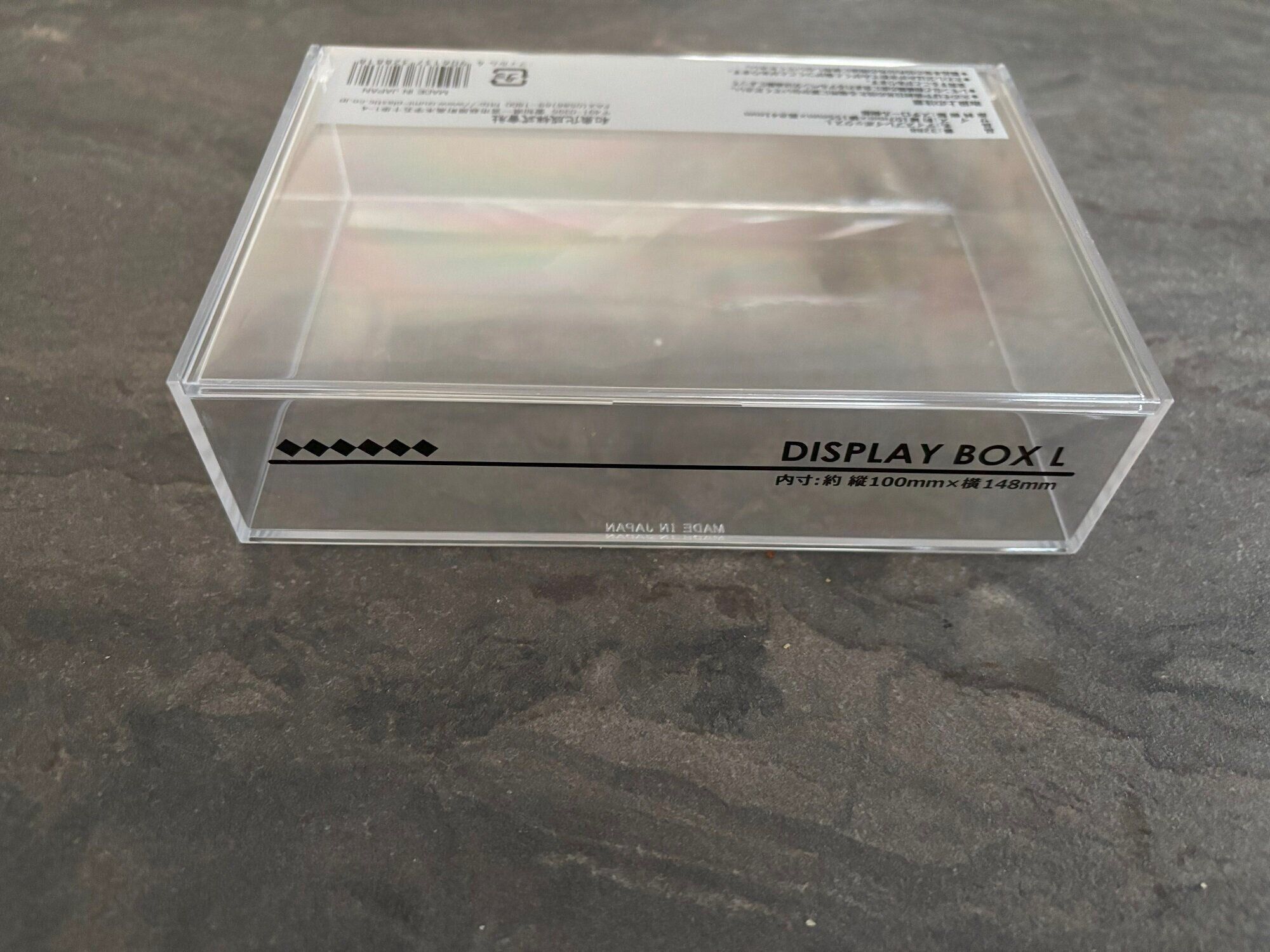 【セリア】ケーブル、タブレットなど置き場所に困るアイテムを一発解決！2種類の「仕切りスタンド」でごちゃつきがちなポイントのスッキリが叶う