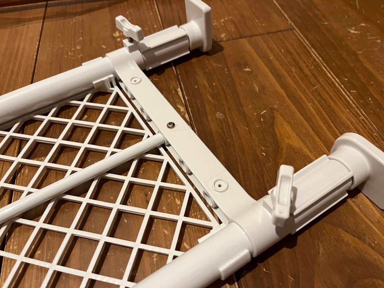 長さ固定ねじを仮止め