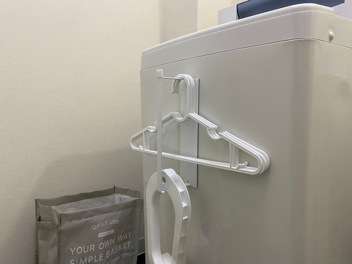 貼るだけ収納が正解 ニトリの マグネット収納ハンガーラック2段フラット サンキュ 貼るだけ収納が正解 ニトリの マグネット収納ハンガーラック2段フラット サンキュ