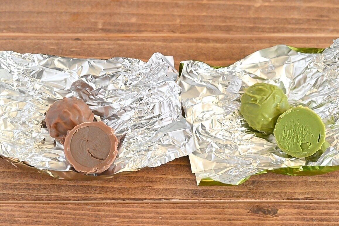 ボンボンショコラの「宇治抹茶＆ほうじ茶」の断面