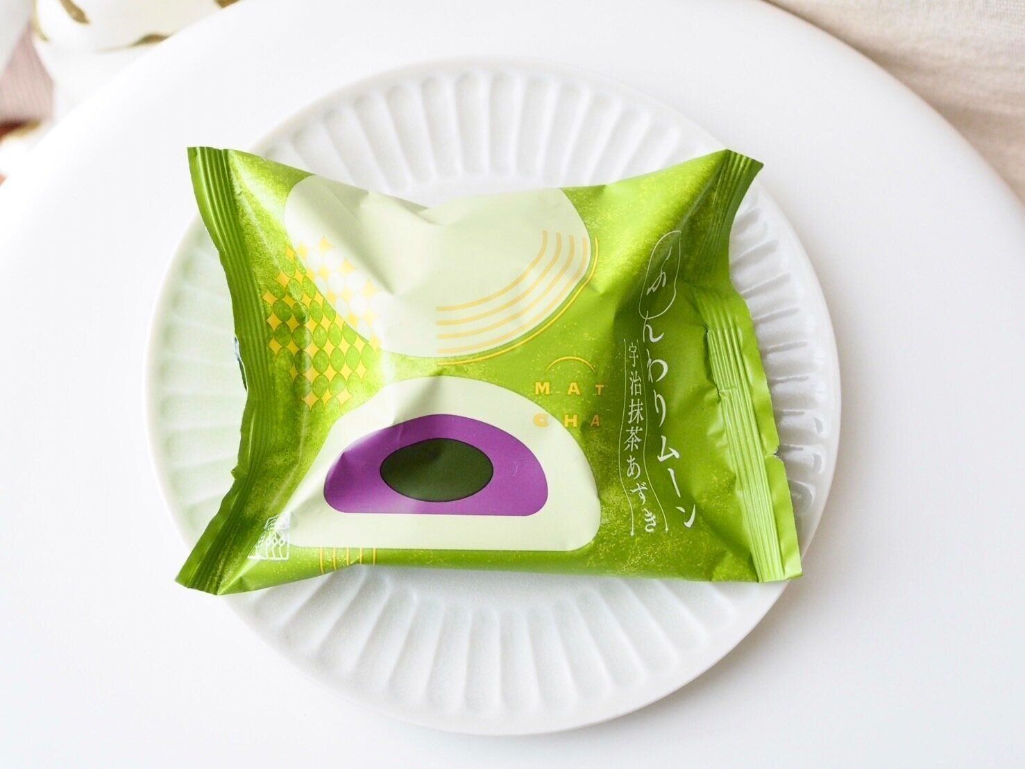 シャトレーゼ「ふんわりムーン　宇治抹茶あずき」商品写真