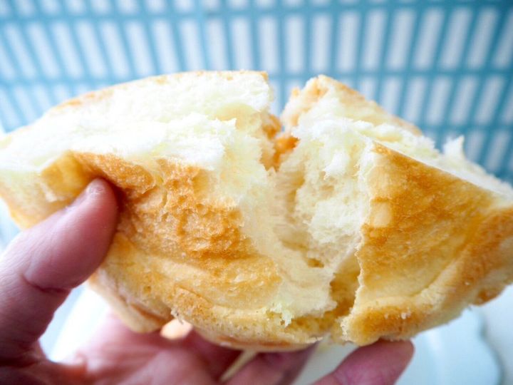 シャトレーゼ「焦がしバターのメロンパン」断面写真