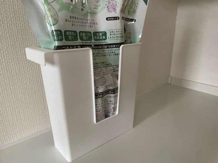 意外と置き場所に悩む「詰め替え洗剤」のストック、正解がセリアにありました!