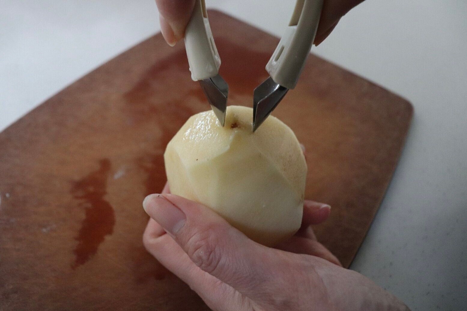 【3COINS】このトング、ただのトングじゃない!?330円で食卓のさまざまシーンで活躍してくれる！