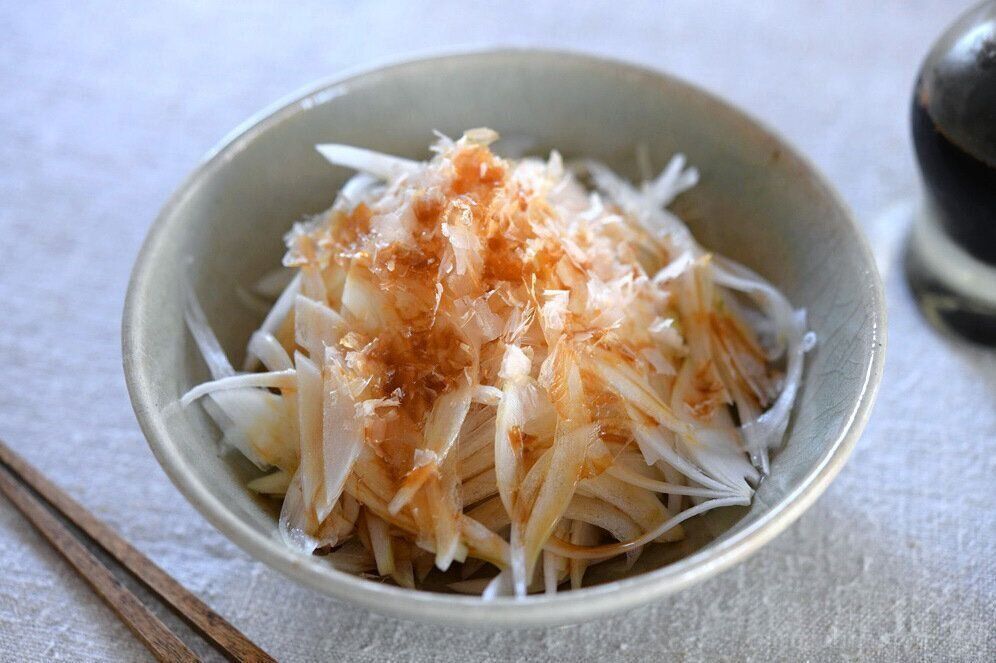 新玉ねぎのスライスサラダ