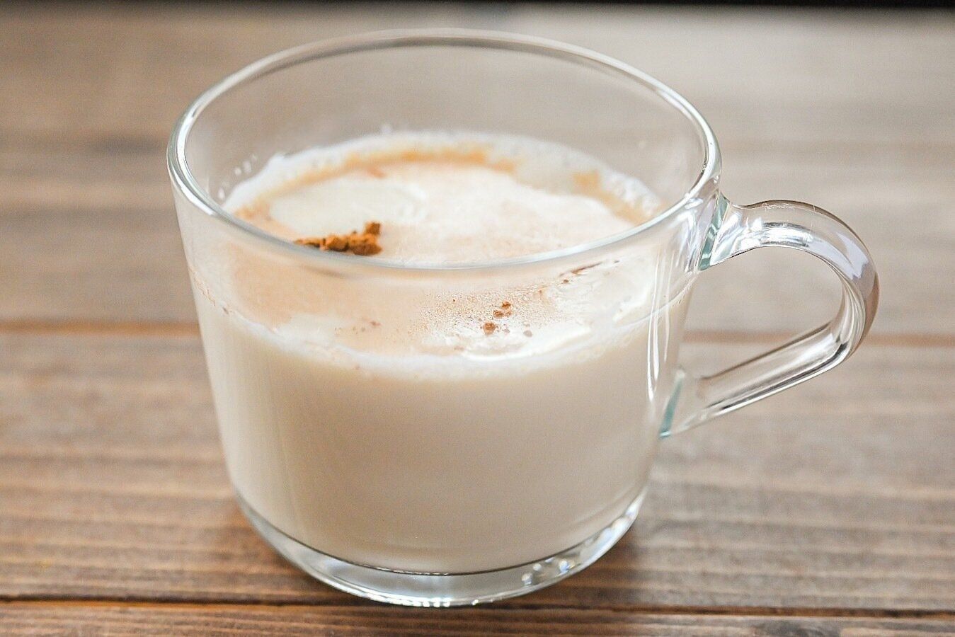 グラスに入ったホットミルク