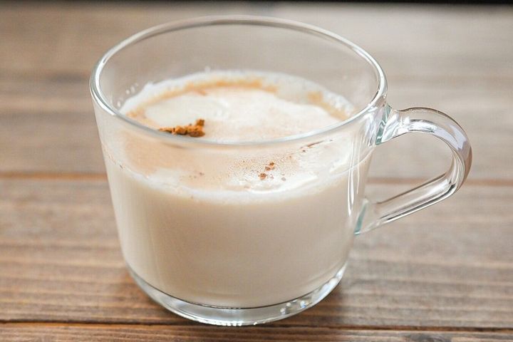 グラスに入ったホットミルク