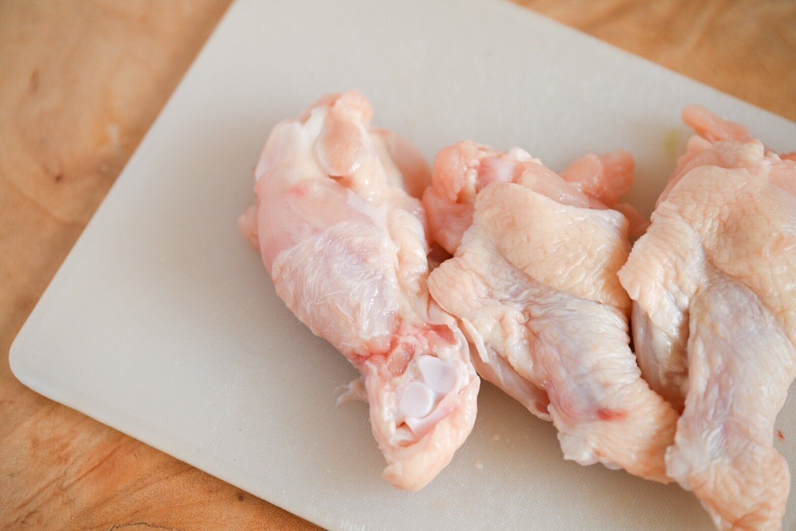 肉がのったまな板