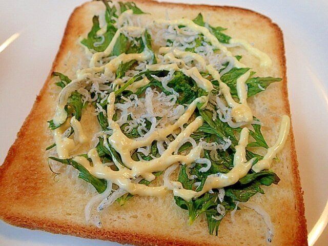 ❤セロリと釜揚げしらすのマヨガーリックトースト❤