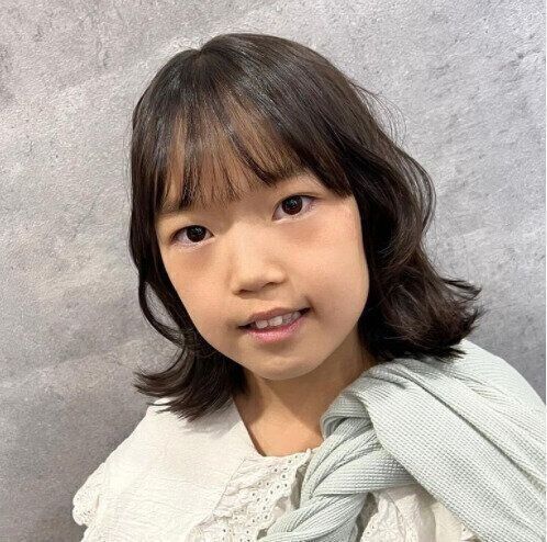 小学生女子も納得のキュートなヘアスタイル。ファッションとマッチしてる！旬のガーリーヘア