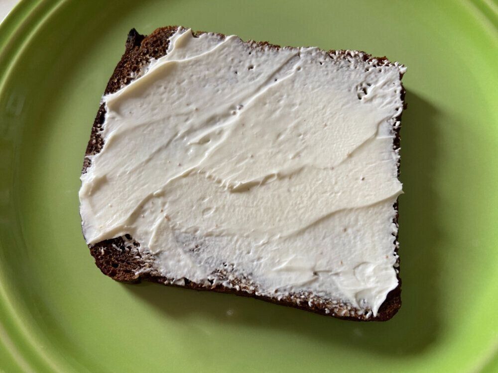 ライ麦パンに塗る