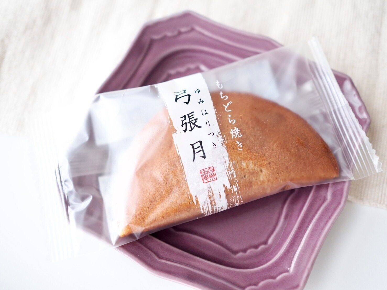 シャトレーゼ「もちどら焼き 弓張月」商品写真