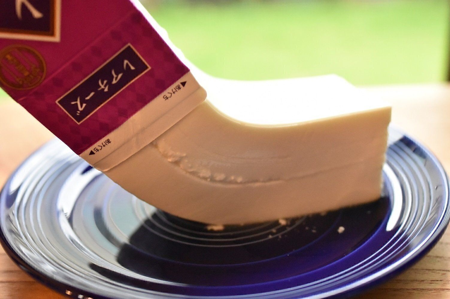 ズルっと牛乳パックからレアチーズが！