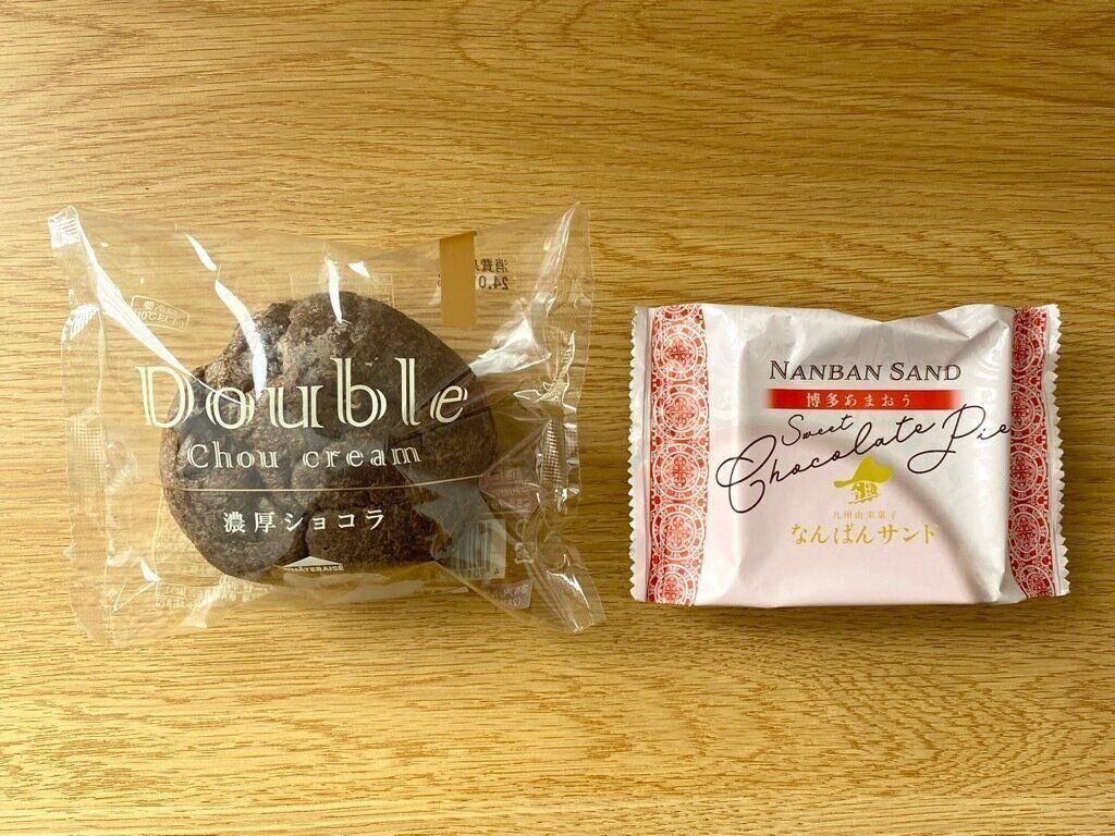 ダブルシュークリーム濃厚ショコラのパッケージとなんばんショコラ博多あまおうのパッケージ