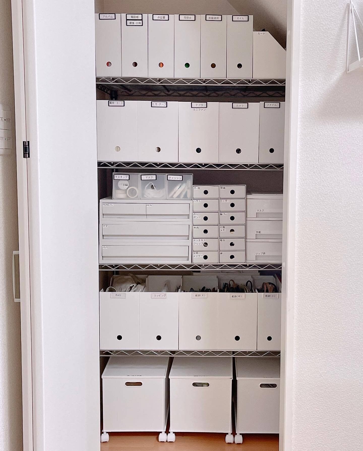 スチールラック×白い収納で統一感を