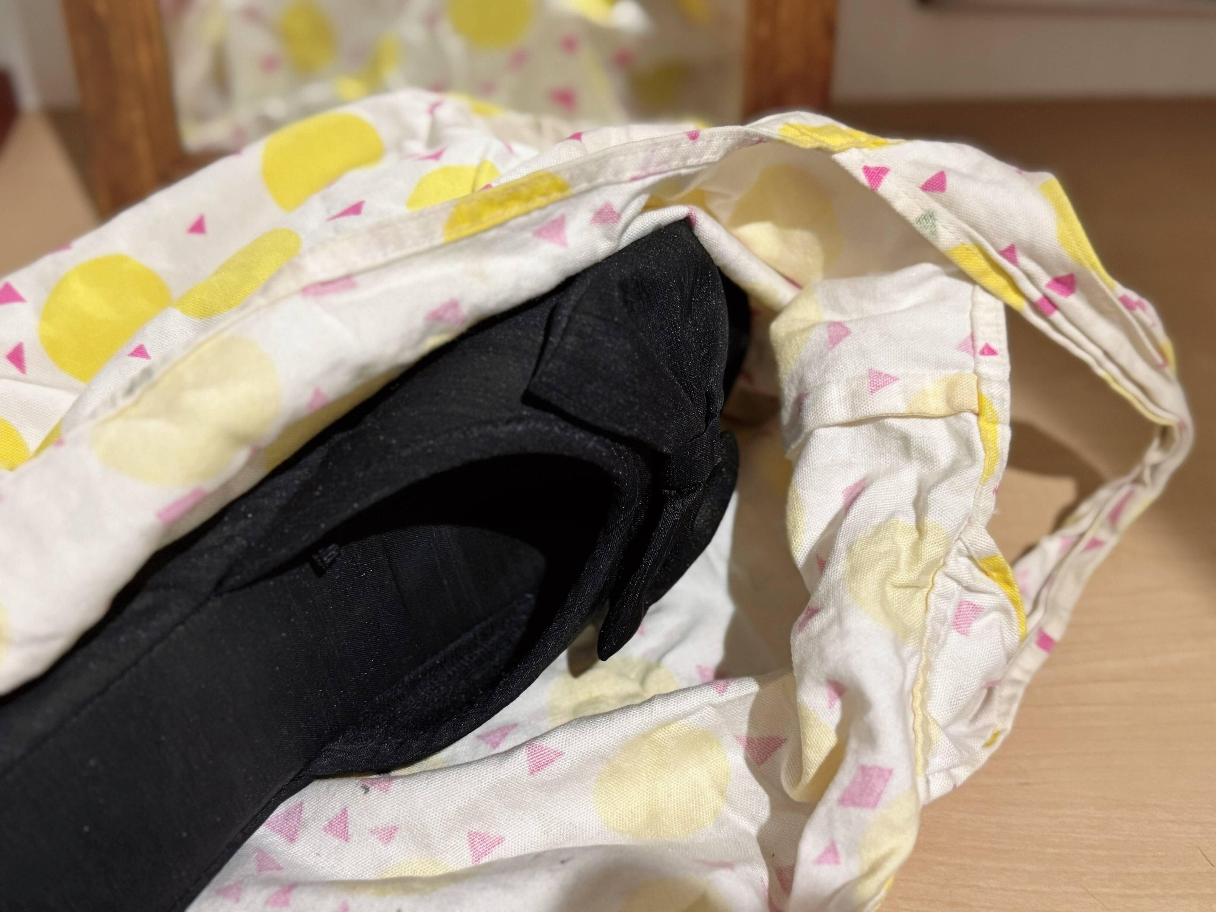 2．靴やスリッパの収納袋に