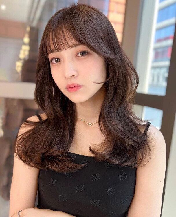 透明感あるブラウンカラーでツヤ増し！ロングレイヤー