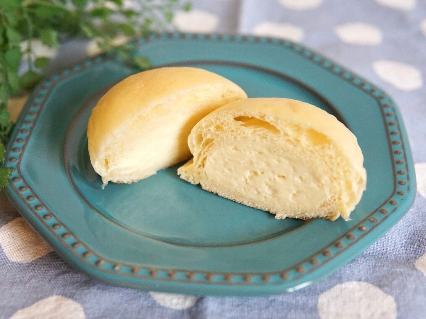 クリームたっぷり！ふわもち冷やしクリームパン　カスタードホイップ