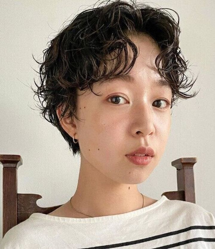 丸顔さんにおすすめ!センター分けマッシュショート